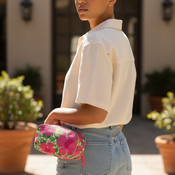 Lilly Pulitzer for Estée Lauder Floral Cosmetics bag - Picture 2 of 3